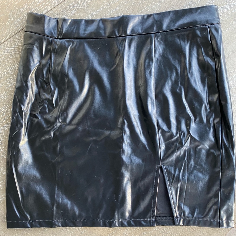Shein pleather skirt.   Size medium.
